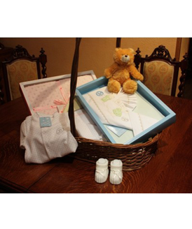 Una completa canastilla con la que seguro quedars estupendamente.
La canastilla incluye:<br>
- Un juego de sbanas de algodn 100%<br>
- Una manta para el beb<br>
- Una capa de bao<br>
- Un pijama<br>
- Unos patucos<br>
- Un simptico peluche<br>
- Disponible en los colores azul, rosa o neutro.<br>